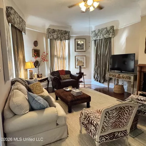 Living - 212 Linton Ave, Natchez, MS 39120 photo 2 of 2