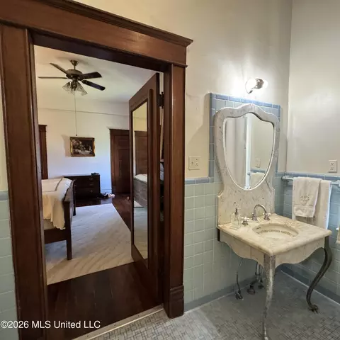 Bath - 212 Linton Ave, Natchez, MS 39120 photo 3 of 3