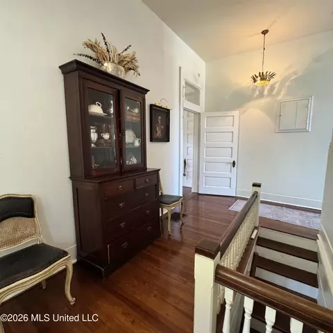 Entry Way - 212 Linton Ave, Natchez, MS 39120 photo 5 of 7