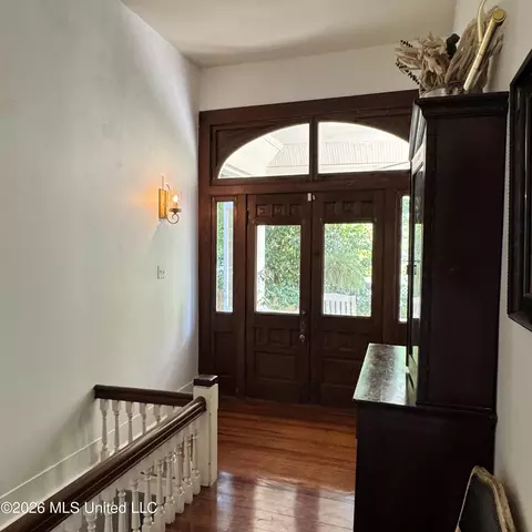 Entry Way - 212 Linton Ave, Natchez, MS 39120 photo 3 of 7