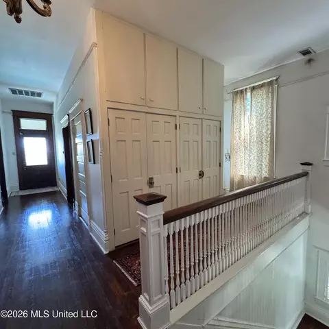 Entry Way - 212 Linton Ave, Natchez, MS 39120 photo 6 of 7