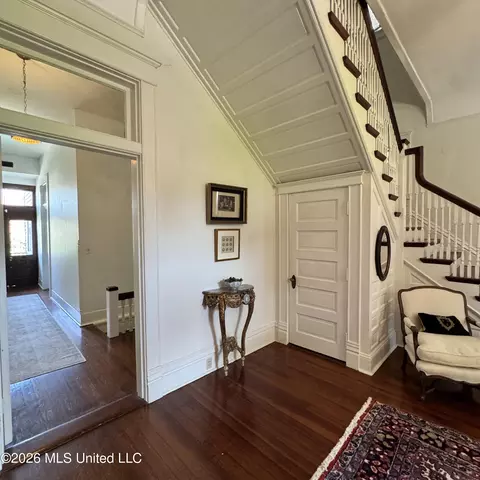 Entry Way - 212 Linton Ave, Natchez, MS 39120 photo 2 of 7