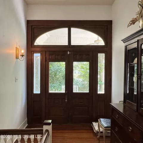 Entry Way - 212 Linton Ave, Natchez, MS 39120 photo 4 of 7