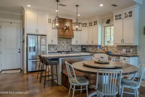 Kitchen - 553 Tara Rd, Brandon, MS 39042 photo 2 of 4