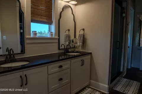 Bath - 553 Tara Rd, Brandon, MS 39042 photo 1 of 3