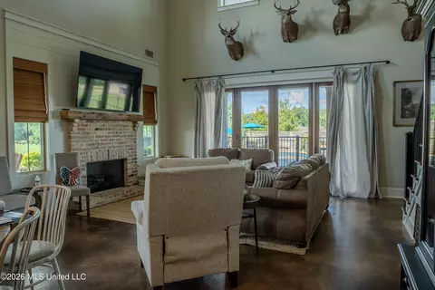 Living - 553 Tara Rd, Brandon, MS 39042 photo 1 of 2