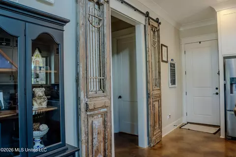 Entry Way - 553 Tara Rd, Brandon, MS 39042 photo 5 of 6