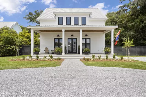 305 Beach Hill Rd, Ocean Springs, MS 39564