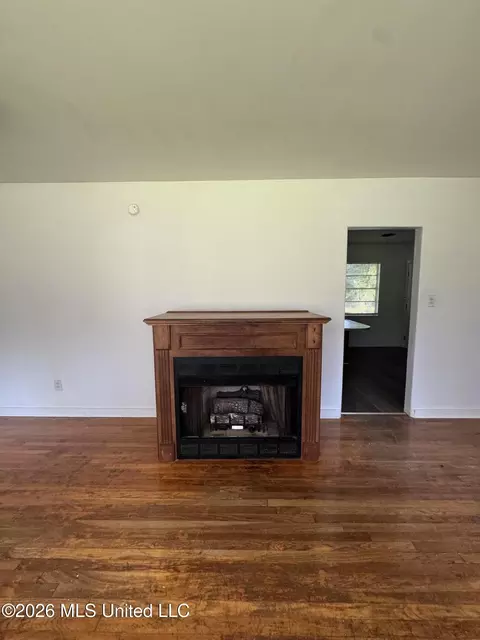 Living - 1044 Cooper Rd, Jackson, MS 39212 photo 3 of 3
