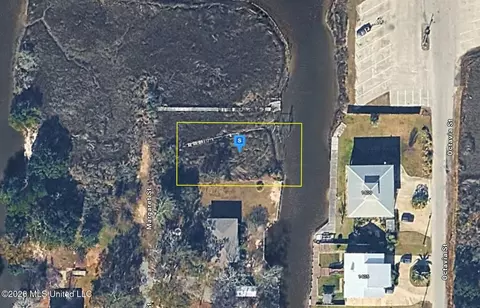 1410 Margaret St, Ocean Springs, MS 39564