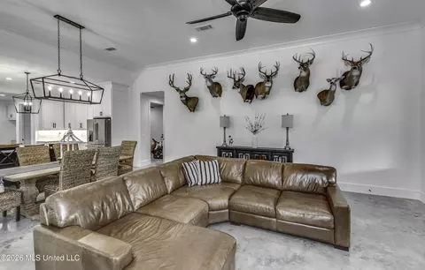 Living - 486 Holifield Cir, Brandon, MS 39042 photo 2 of 3