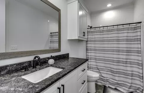 Bath - 486 Holifield Cir, Brandon, MS 39042 photo 2 of 6