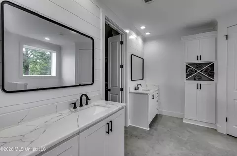 Bath - 486 Holifield Cir, Brandon, MS 39042 photo 3 of 6