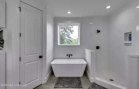 Bath - 486 Holifield Cir, Brandon, MS 39042 photo 4 of 6