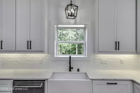 Kitchen - 486 Holifield Cir, Brandon, MS 39042 photo 5 of 6