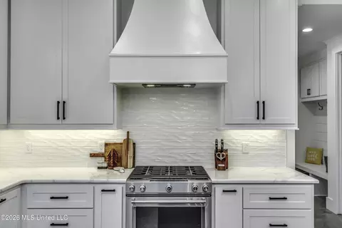 Kitchen - 486 Holifield Cir, Brandon, MS 39042 photo 6 of 6