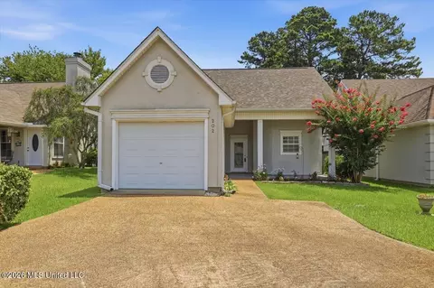 202 N Shadow Lake Dr, Clinton, MS 39056