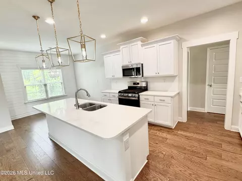 Kitchen - 626 Dudley Dr, Hernando, MS 38632 photo 2 of 5