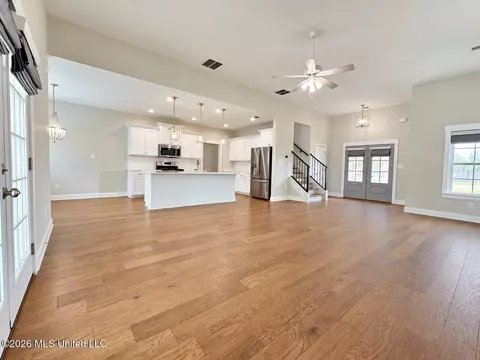 Living - 626 Dudley Dr, Hernando, MS 38632 photo 6 of 6