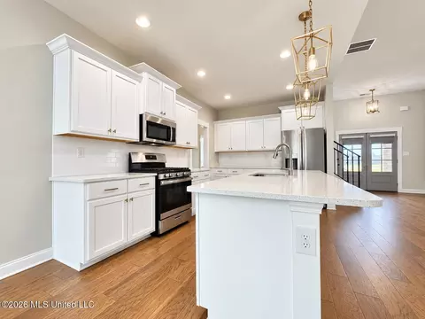 Kitchen - 626 Dudley Dr, Hernando, MS 38632 photo 4 of 9