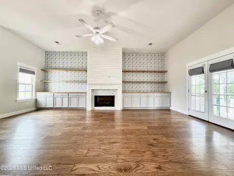Living - 626 Dudley Dr, Hernando, MS 38632 photo 6 of 6