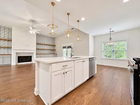 Kitchen - 626 Dudley Dr, Hernando, MS 38632 photo 1 of 9