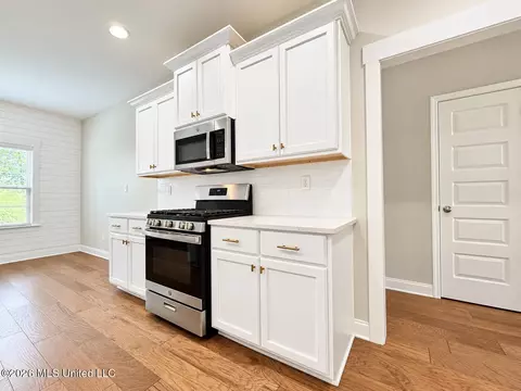 Kitchen - 626 Dudley Dr, Hernando, MS 38632 photo 7 of 9