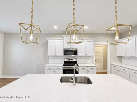 Kitchen - 626 Dudley Dr, Hernando, MS 38632 photo 5 of 9