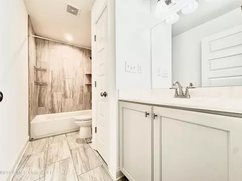Bath - 626 Dudley Dr, Hernando, MS 38632 photo 4 of 4