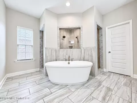 Bath - 626 Dudley Dr, Hernando, MS 38632 photo 2 of 5
