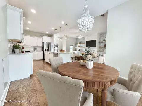 Dining - 626 Dudley Dr, Hernando, MS 38632 photo 2 of 4