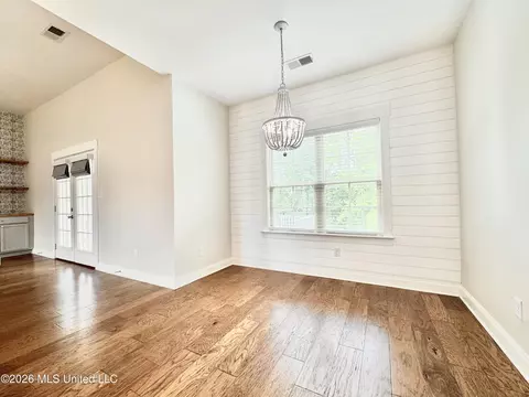 Dining - 626 Dudley Dr, Hernando, MS 38632 photo 3 of 4