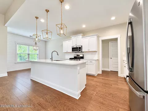 Kitchen - 626 Dudley Dr, Hernando, MS 38632 photo 8 of 9
