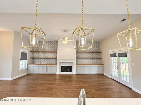 Living - 626 Dudley Dr, Hernando, MS 38632 photo 4 of 6