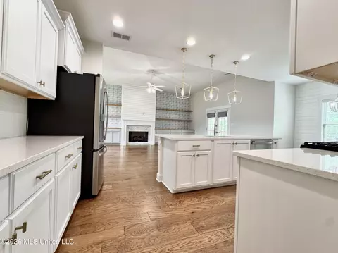 Kitchen - 626 Dudley Dr, Hernando, MS 38632 photo 4 of 5