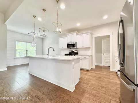 Kitchen - 626 Dudley Dr, Hernando, MS 38632 photo 3 of 5