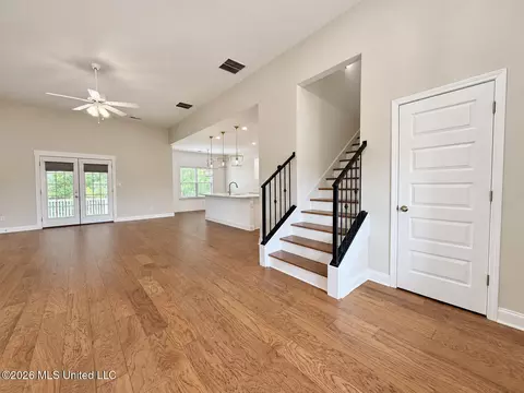 Living - 626 Dudley Dr, Hernando, MS 38632 photo 2 of 6