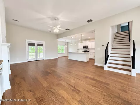 Living - 626 Dudley Dr, Hernando, MS 38632 photo 3 of 6