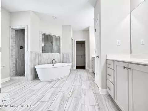 Bath - 626 Dudley Dr, Hernando, MS 38632 photo 1 of 5