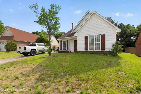 Exterior - 6422 Oak Leaf Dr, Olive Branch, MS 38654 photo 2 of 2