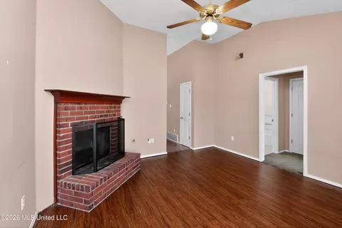 Living - 6422 Oak Leaf Dr, Olive Branch, MS 38654 photo 2 of 2