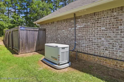 Exterior - 987 Filmore Dr, Brandon, MS 39042 photo 2 of 9
