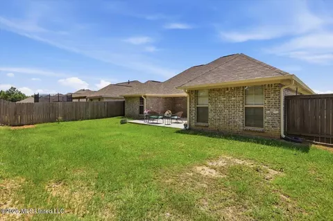 Exterior - 987 Filmore Dr, Brandon, MS 39042 photo 6 of 9