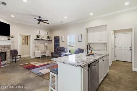 Entry Way - 987 Filmore Dr, Brandon, MS 39042 photo 2 of 3