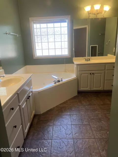 Bath - 107 Ashby Park, Canton, MS 39046 photo 1 of 8