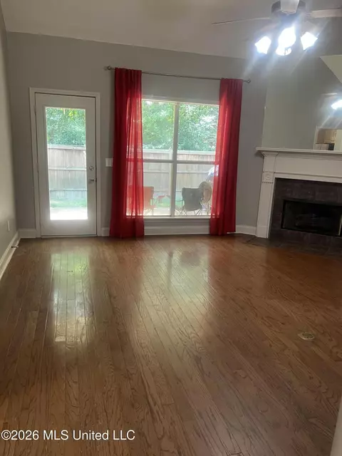 Living - 107 Ashby Park, Canton, MS 39046 photo 2 of 7