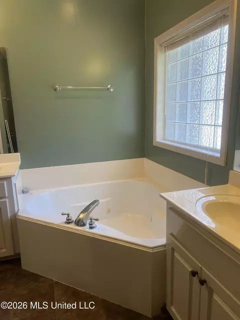 Bath - 107 Ashby Park, Canton, MS 39046 photo 2 of 8