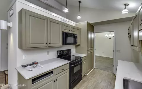 Kitchen - 1116 Benbrook Dr, Madison, MS 39110 photo 2 of 5