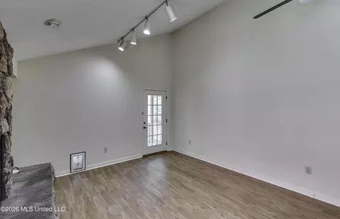 Living - 1116 Benbrook Dr, Madison, MS 39110 photo 5 of 5