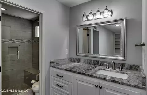Bath - 1116 Benbrook Dr, Madison, MS 39110 photo 2 of 3